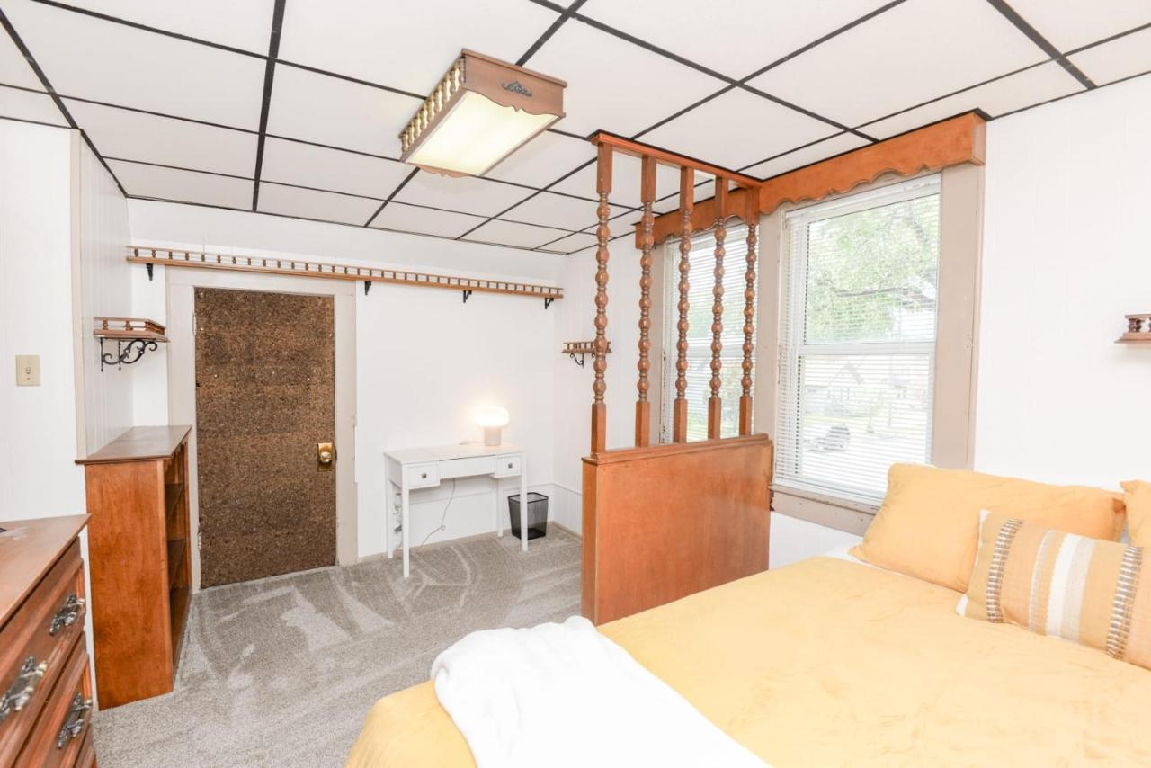 ファーゴ Unique Two Story With A Vintage Flareヴィラ エクステリア 写真